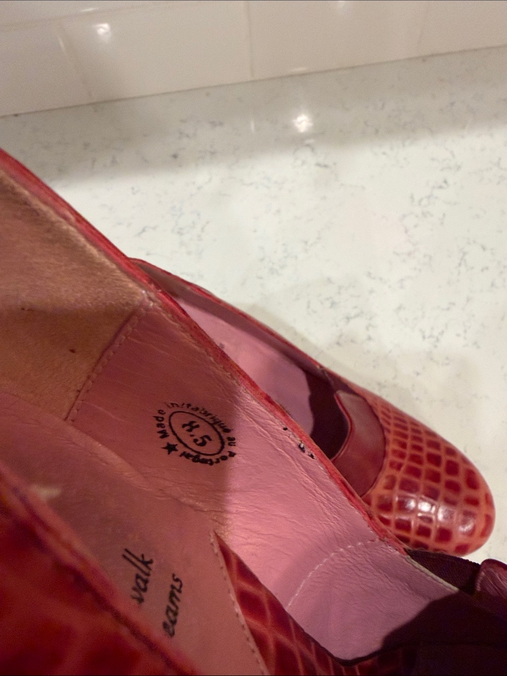John Fluevog Red Croc-Embossed Block Heel Pumps size 8.5 - Picture 9 of 9